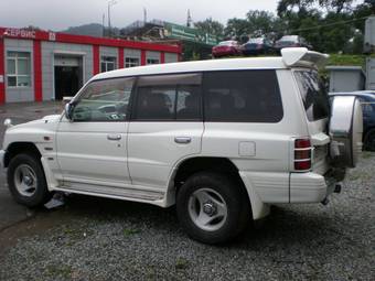 1997 Mitsubishi Pajero Photos