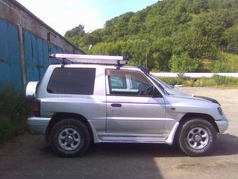 1997 Mitsubishi Pajero Pictures
