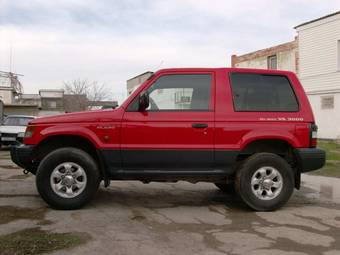 1997 Mitsubishi Pajero Photos