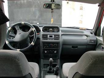 1997 Mitsubishi Pajero Pictures