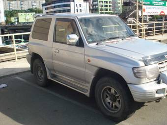 1997 Mitsubishi Pajero Photos