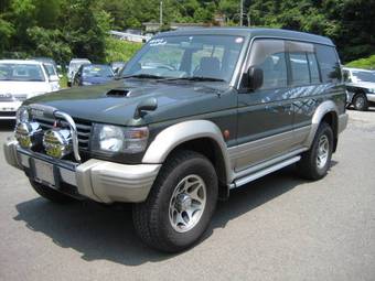 1997 Mitsubishi Pajero Photos