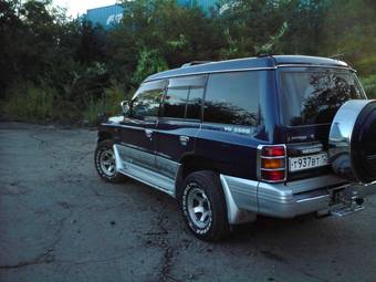 1997 Mitsubishi Pajero Pictures