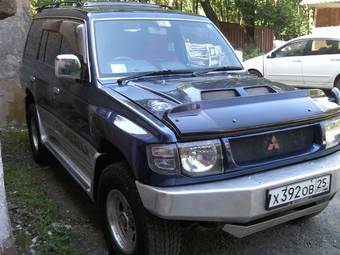 1997 Mitsubishi Pajero Pictures