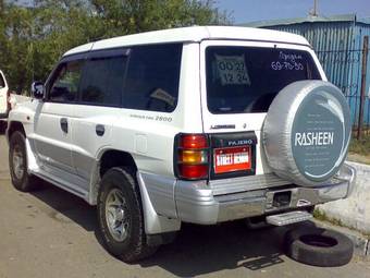 1997 Mitsubishi Pajero Pictures