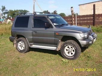 1997 Mitsubishi Pajero Pictures