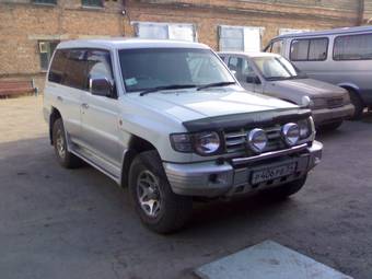 1997 Mitsubishi Pajero Photos