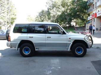 1997 Mitsubishi Pajero Photos