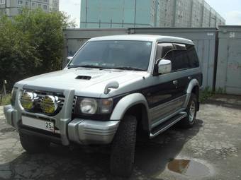 1997 Mitsubishi Pajero Pictures