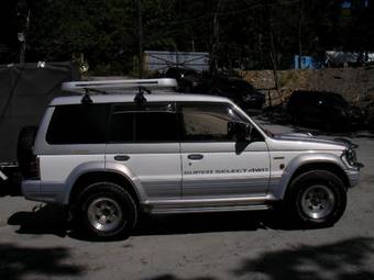 1997 Mitsubishi Pajero Pictures