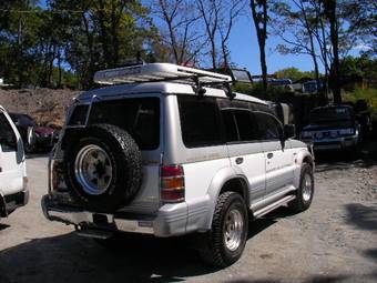 1997 Mitsubishi Pajero Photos