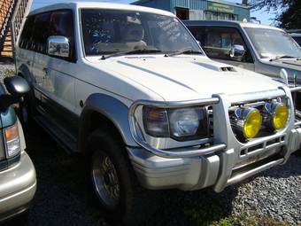 1997 Mitsubishi Pajero Photos