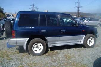 1997 Mitsubishi Pajero Photos