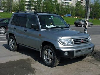 1998 Mitsubishi Pajero Photos