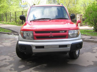 1998 Mitsubishi Pajero Photos