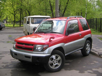 1998 Mitsubishi Pajero Pictures