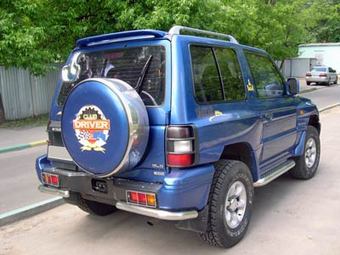 1998 Mitsubishi Pajero Pictures