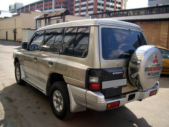 1998 Mitsubishi Pajero Pictures