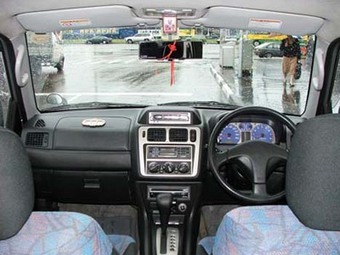 1998 Mitsubishi Pajero Pictures