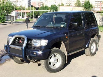 1998 Mitsubishi Pajero Pictures