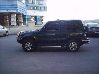 1998 Mitsubishi Pajero Pictures