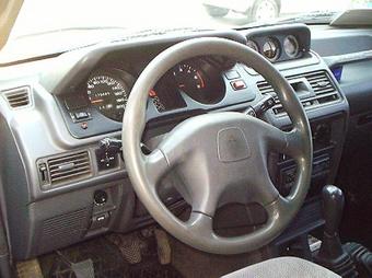 1998 Mitsubishi Pajero Pictures