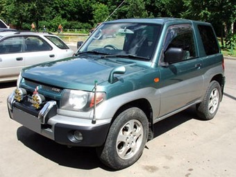 1998 Mitsubishi Pajero Pictures