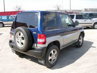 1998 Mitsubishi Pajero Photos