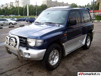 1998 Mitsubishi Pajero Pictures