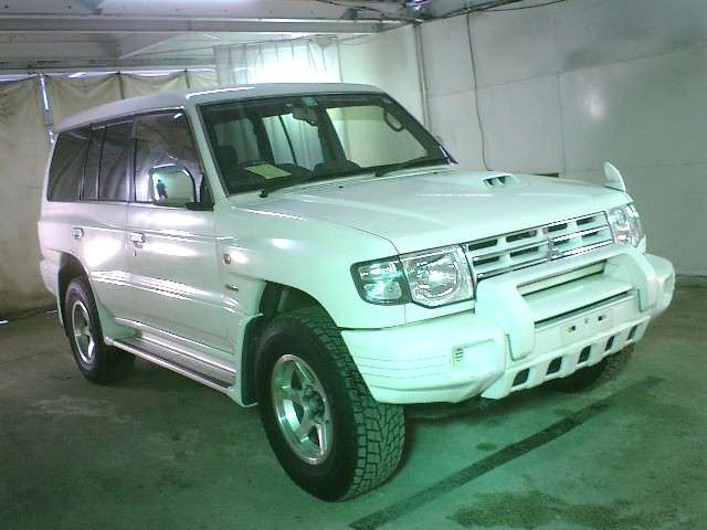 1998 Mitsubishi Pajero Photos