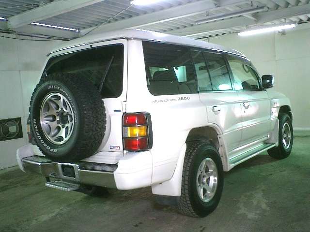 1998 Mitsubishi Pajero Photos