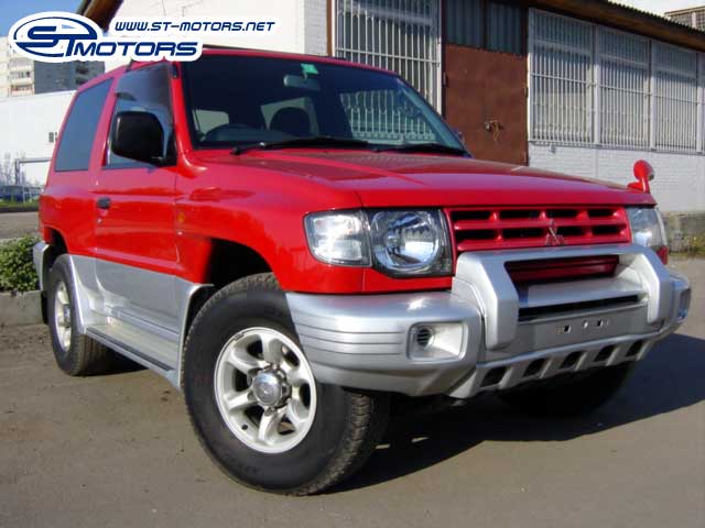 1998 Mitsubishi Pajero Photos