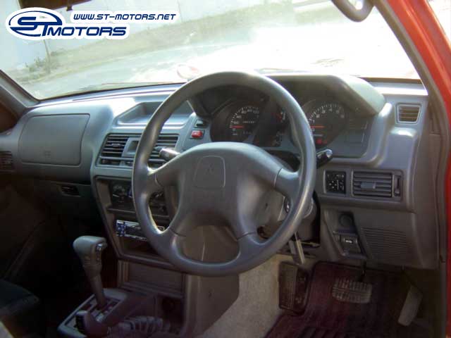 1998 Mitsubishi Pajero Photos