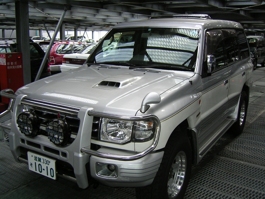 1998 Mitsubishi Pajero Photos