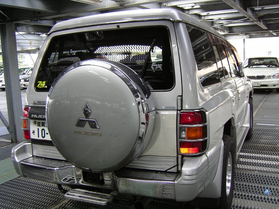 1998 Mitsubishi Pajero Photos