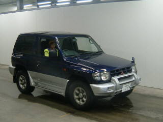 1998 Mitsubishi Pajero Pictures