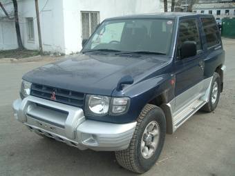 1998 Mitsubishi Pajero Pictures