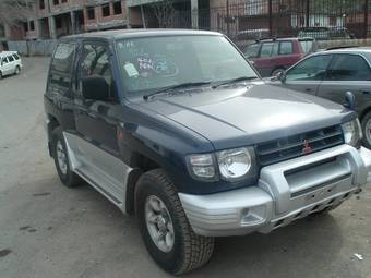 1998 Mitsubishi Pajero Photos