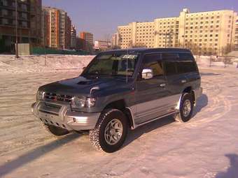 1998 Mitsubishi Pajero Pictures