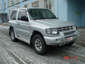 1998 Mitsubishi Pajero Photos