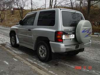 1998 Mitsubishi Pajero Photos