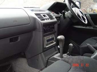 1998 Mitsubishi Pajero Pictures