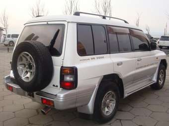 1998 Mitsubishi Pajero Photos