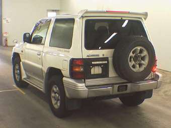 1998 Mitsubishi Pajero Pictures