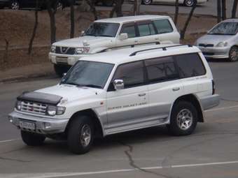 1998 Mitsubishi Pajero Pictures