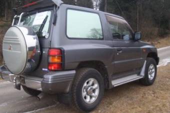 1998 Mitsubishi Pajero Pictures