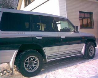 1998 Mitsubishi Pajero Images