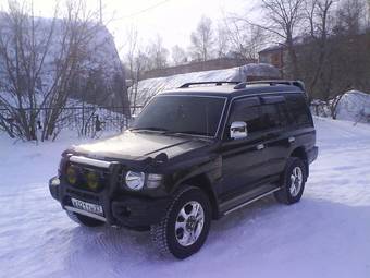 1998 Mitsubishi Pajero Pictures