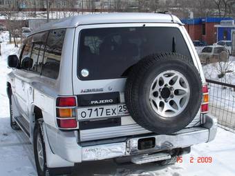 1998 Mitsubishi Pajero Photos