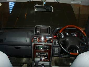 1998 Mitsubishi Pajero Photos